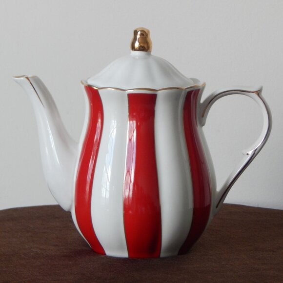 GRACE TEAWARE Fine Porcelain Holiday Red White Tall Teapot Scalloped Top New - Picture 1 of 6